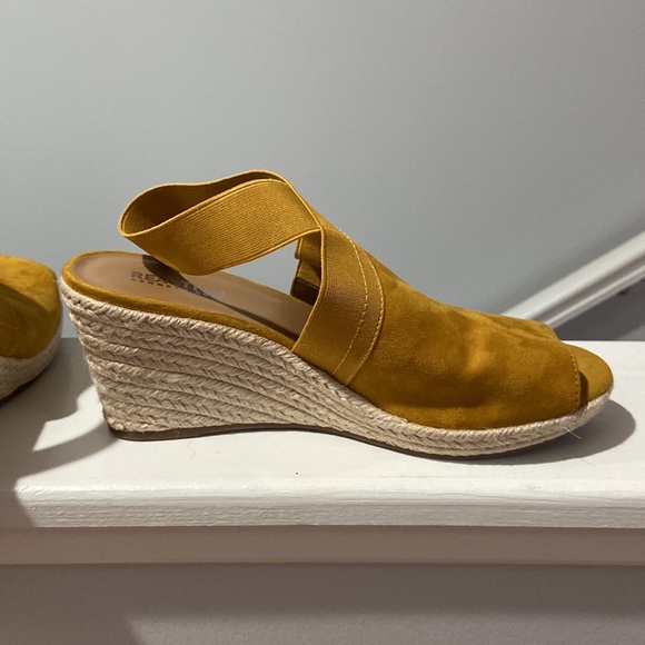 Kenneth Cole Reaction Carrie Espadrilles Wedges worn once mustard gold 💕 Size 9 - Picture 5 of 13
